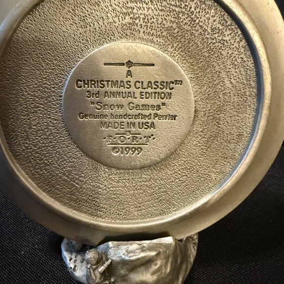 1999 Fort Pewter Christmas plate with Stand - Picture 4 of 4